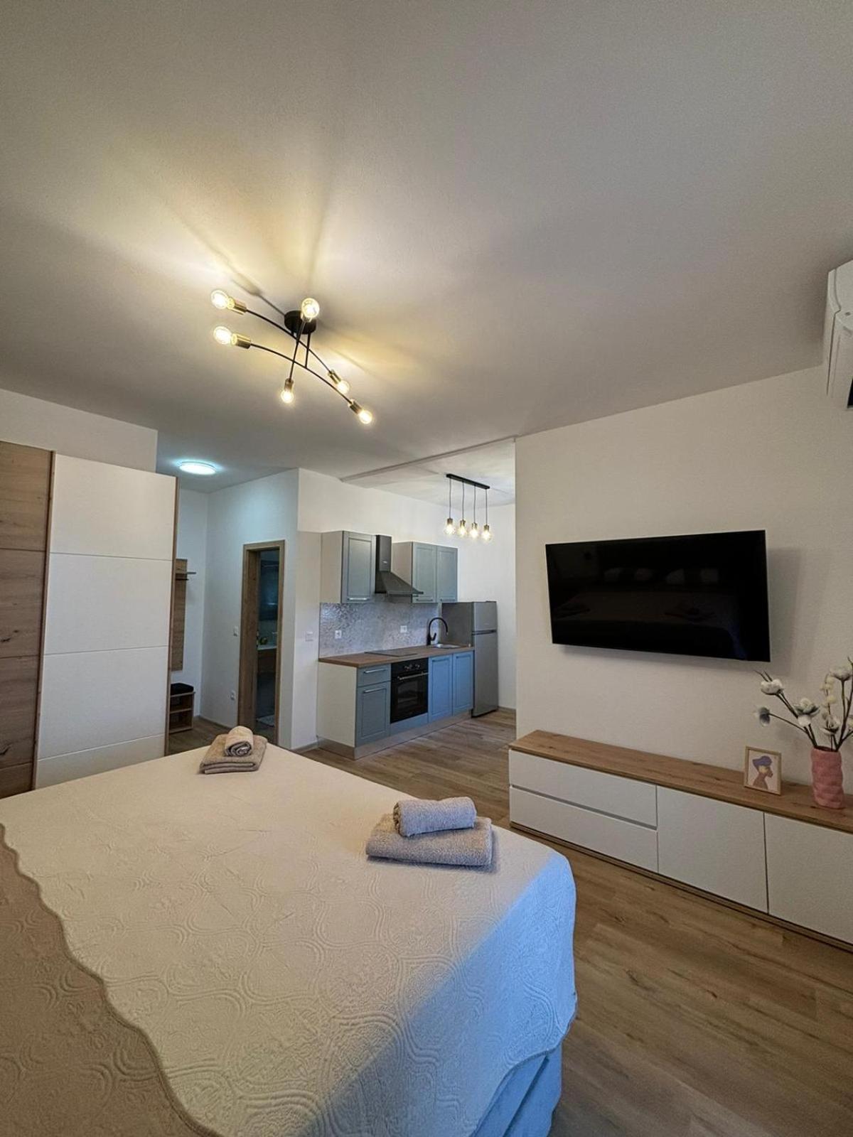 Apartment&Room Marlen Rovinjsko Selo Buitenkant foto